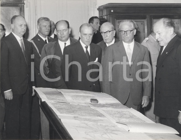 1960 MILANO - Giovanni GRONCHI visita la sede del Touring Club *Foto 18x13 cm