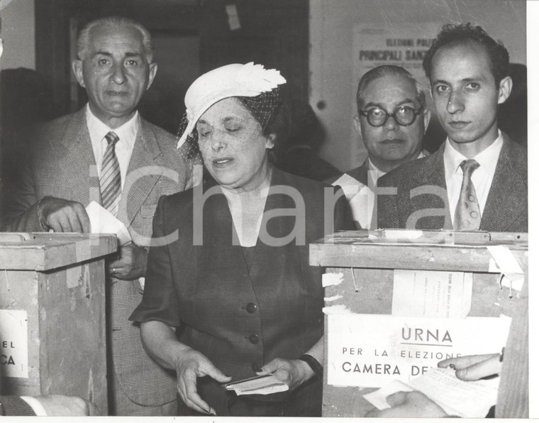 1958 NAPOLI - Elezioni politiche italiane - Angelina LAURO alle urne *Foto 18x13