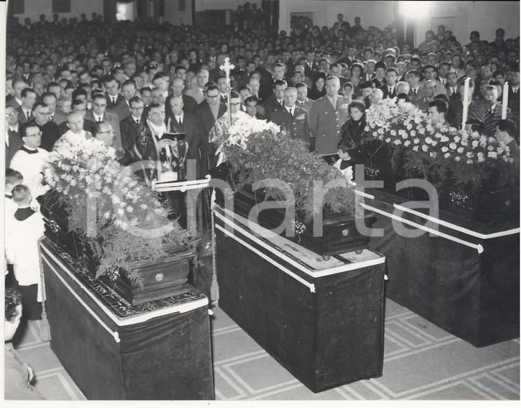 1962 SAN DONATO MILANESE Dipendenti ENI ai funerali di Enrico MATTEI *Foto 