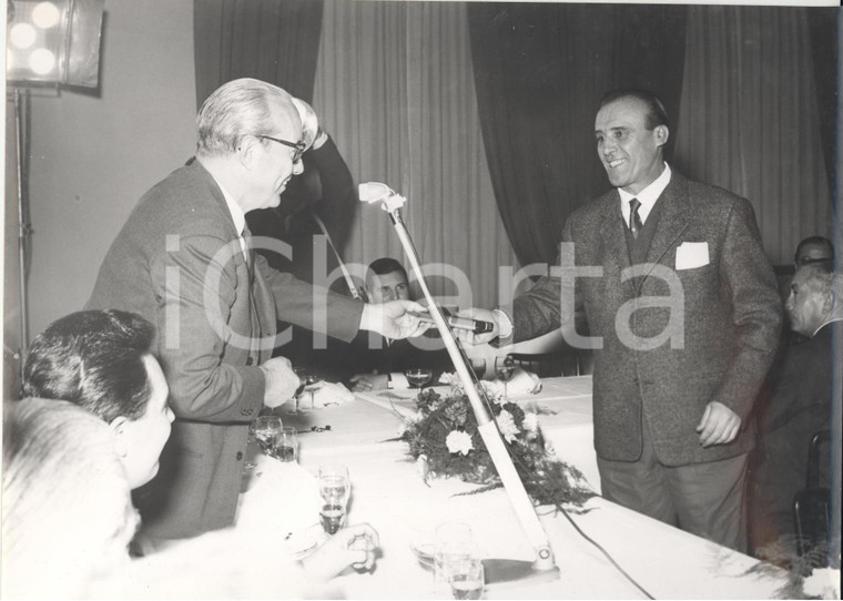 1963 TORINO Alfredo DELLA SETA premia costruttore LANCIA Angelo DAGRADA *Foto