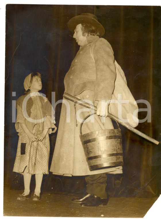 1957 PARIS LES MISERABLES Scène avec la petite Cosette / Claire DIAMANT *Photo