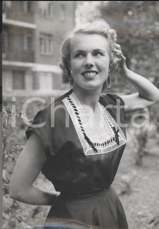1954 LONDON Model wearing Simon ELLIS' new square neckline blouse *Photo Fashion