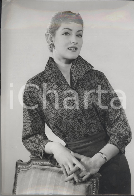 1955 LONDON Model wearing spring blouse with black sitting ducks *Photo Fashion