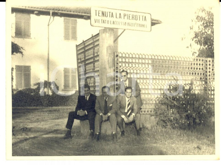 1960 ca SAN GIACOMO VERCELLESE Tenuta PIEROTTA - Gruppo di amici *Foto 12x9 cm