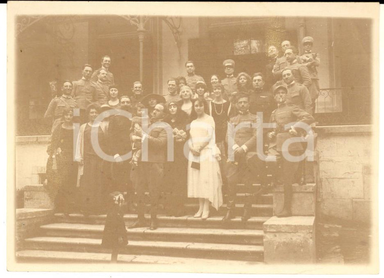 1920 ca AREA DI UDINE Un gruppo di ufficiali con mogli e bambini *Foto VINTAGE