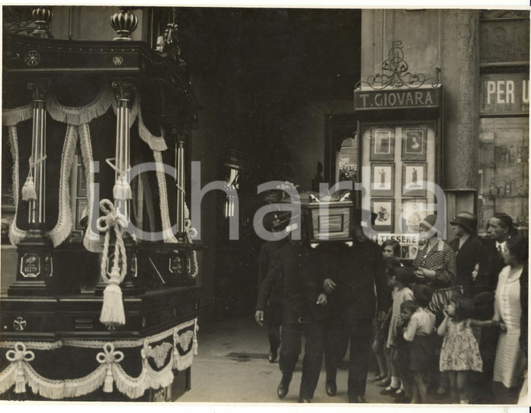 1940 ca MILANO CORSO CONCORDIA Trasporto della salma di Innocente GALIMBERTI