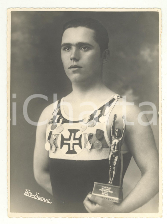 1930 ca LISBOA PORTUGAL SWIMMING Campione con il premio - Foto SOBRAL 18x24