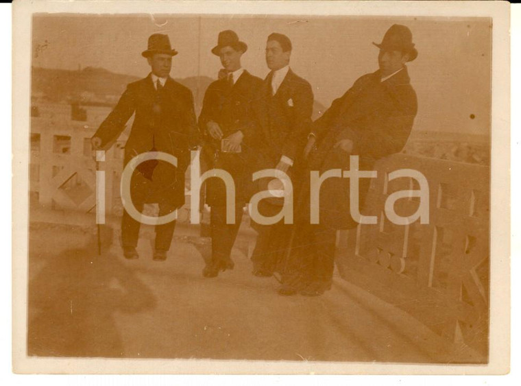 1920 PORTO MAURIZIO Spiaggia d'Oro - Ritratto di quattro amici *Foto VINTAGE 