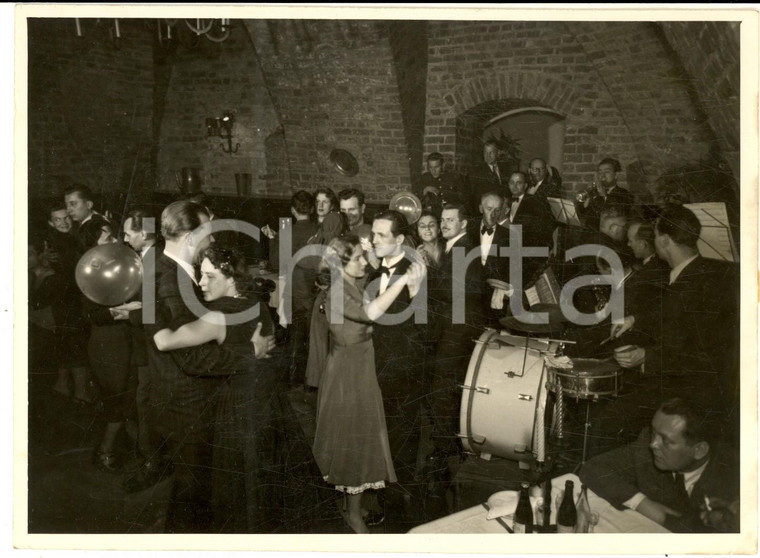 1950 ca VARSAVIA (POLAND) Una festa danzante - Foto RSW PRASA 18x13 cm
