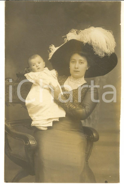 1900 ca LIVORNO BORGHESIA Ritratto di madre con figlio neonato *Foto ALLEGRANTI