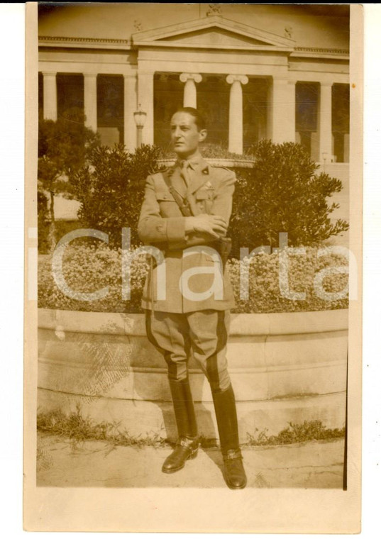 1940 ca WW2 REGIO ESERCITO Ritratto di ufficiale presso un giardino *Foto 