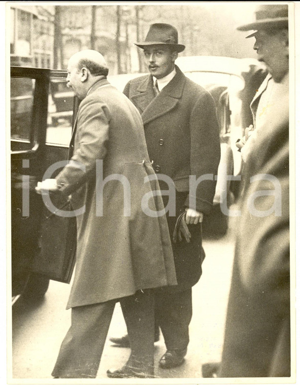 1937 PARIS Boulevard RASPAIL - Arciduca Otto d'Asburgo all'uscita da un hotel