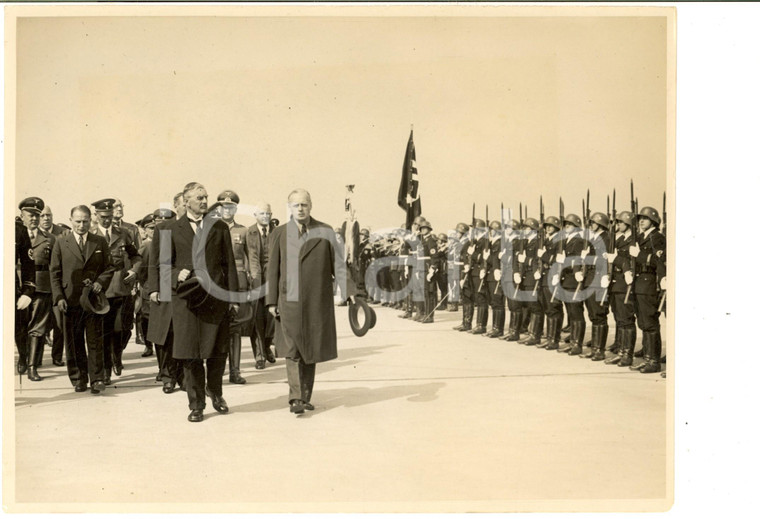 1938 MUNICH Neville CHAMBERLAIN accolto da Joachim von RIBBENTROP *Foto 24x18