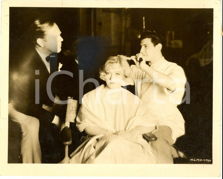 1935 ca USA CINEMA Marion DAVIES in the METRO-GOLDWIN-MAYER studio barber *Photo