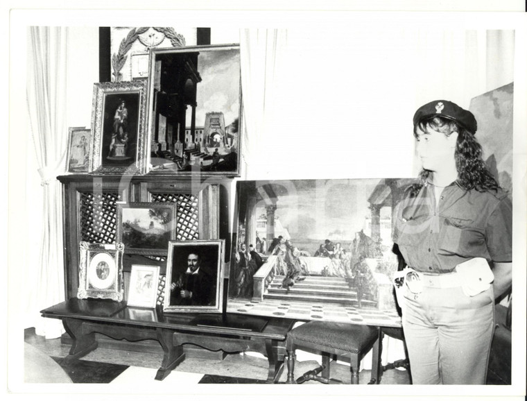 1994 GENOVA Poliziotta mostra opere d'arte recuperate *Foto VINTAGE 24x18 cm