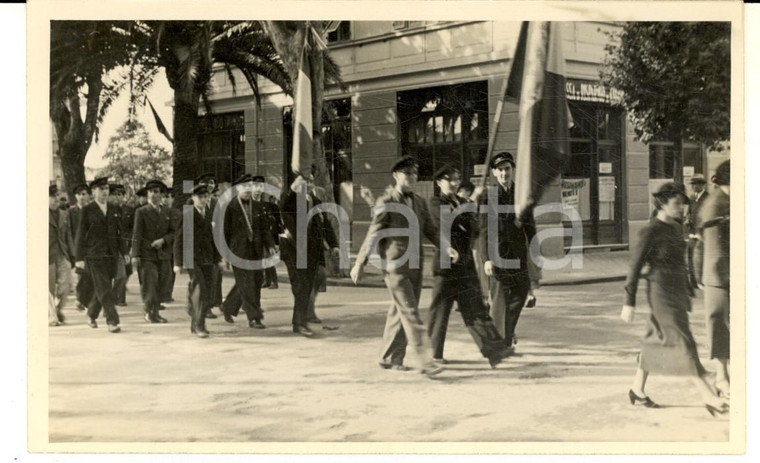 1945 ITALIA Fine della guerra - Studenti in corteo con il tricolore *Foto