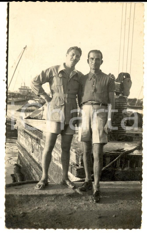 1936 AOI MASSAUA Ritratto di due coloni italiani - Foto cartolina VINTAGE