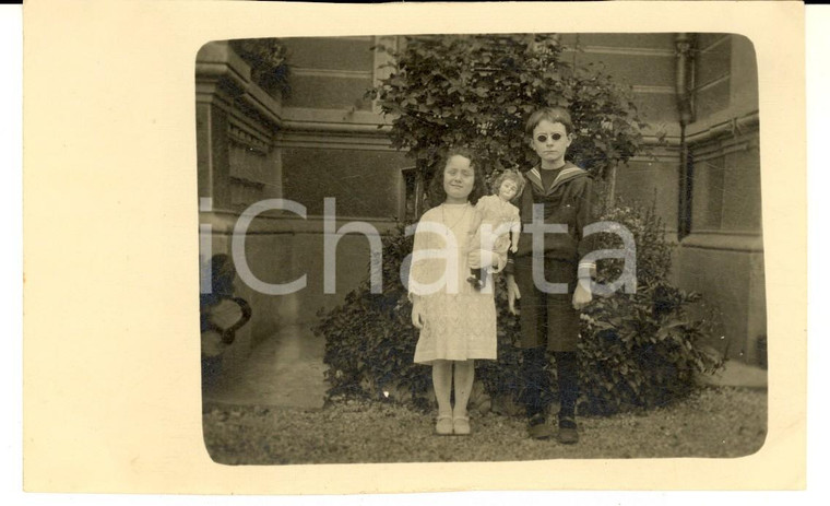 1930 ca FORNO CANAVESE (TO) Ritratto di bambino cieco con la sorellina - Foto