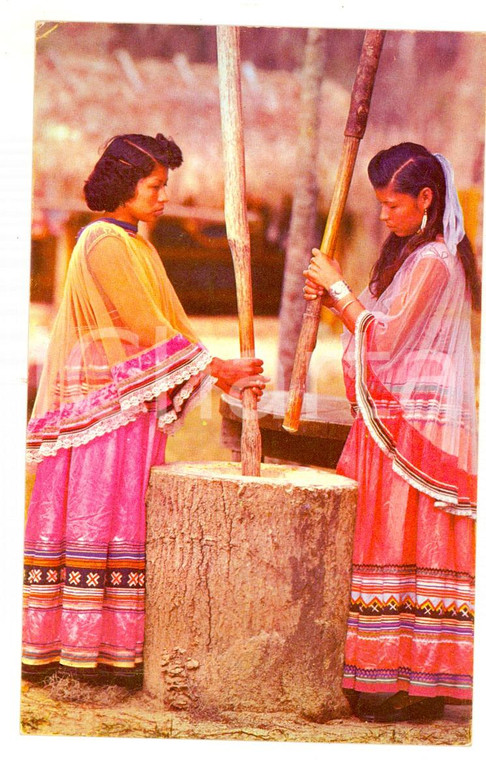 1950 ca ROSS ALLEN'S Indian Village SILVER SPRINGS Seminole girls grinding corn