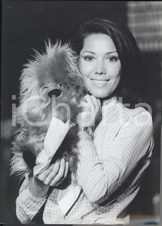 1967 CANTAGIRO CATANIA-SIRACUSA Grazia Maria SPINA abbraccia il pupazzo "Glook"