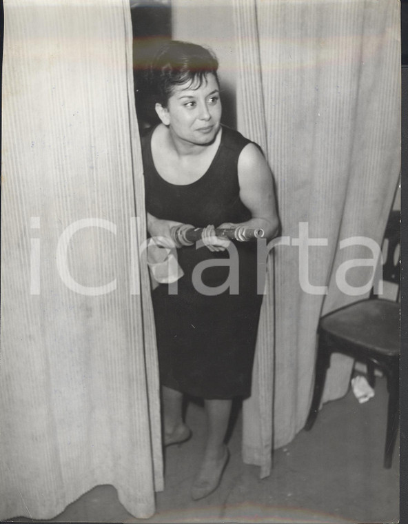 1960 ROMA Prima teatrale "Giallo a Roma" - Flora CAROSELLO sul palco *Foto