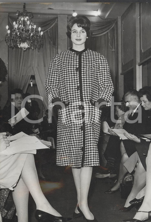 1959 PARIS Model wears Marcel PROUST coat by VIRGINIE spring-summer collection