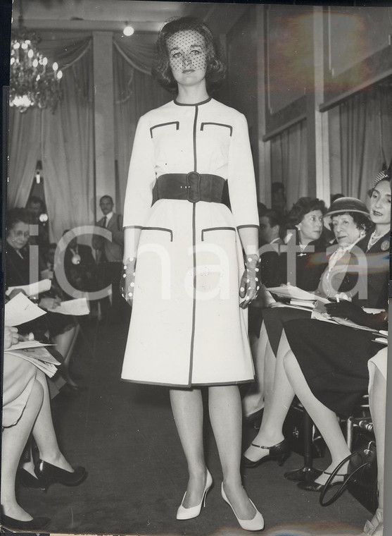 1959 PARIS Model wears Roussainville-Le-Pin dress by VIRGINIE collection *Photo 