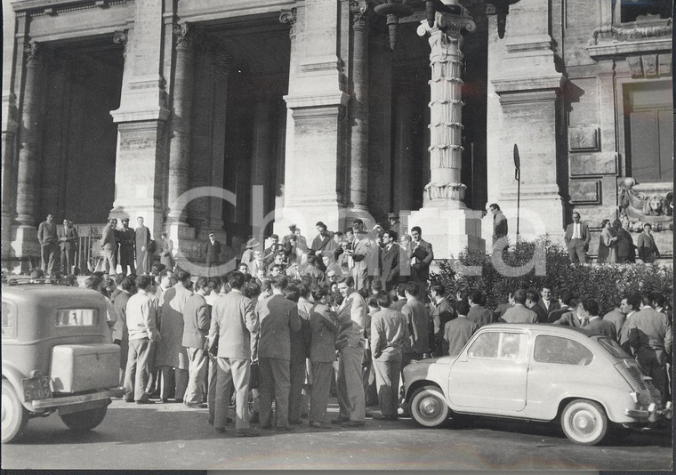 1957 ROMA Studenti di medicina protestano contro l'esame di Stato *Foto 18x13