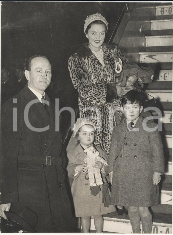 1957 LONDON Michael PARKER with his wife Eileen and his sons *Photo 15x20 cm