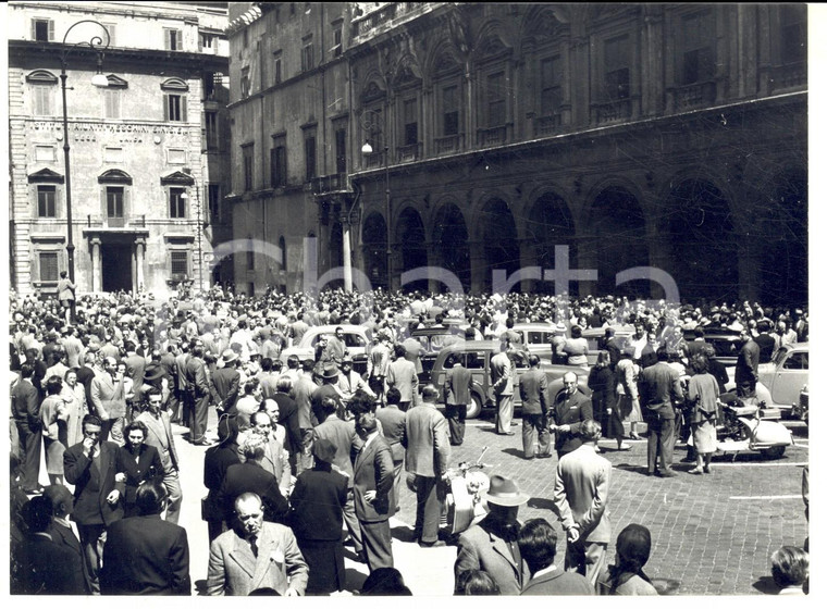 1955 ROMA Folla all'uscita della Messa in suffragio dei Caduti RSI *Foto 18x13