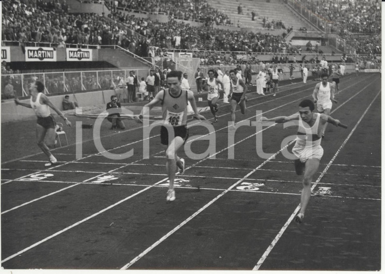 1959 TORINO - I UNIVERSIADE Gli atleti italiani vincono la staffetta 4x100 *Foto