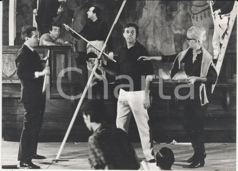 1963 MILANO Dario FO Franca RAME in Isabella, tre caravelle e un cacciaballe