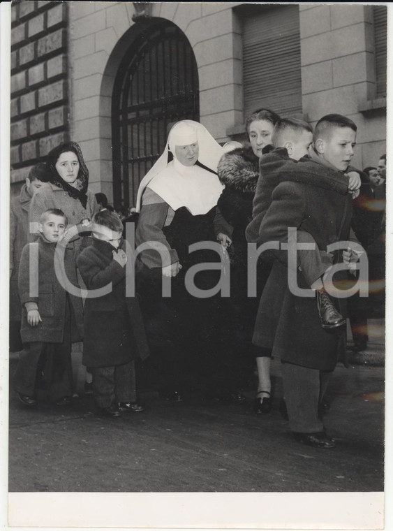 1956 MILANO Orfani e mutilatini ai funerali di don GNOCCHI *Foto 13x18 cm