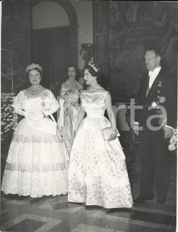 1959 ROME Queen MOTHER princess MARGARET with Sir Ashley CLARKE *Photo 18x24