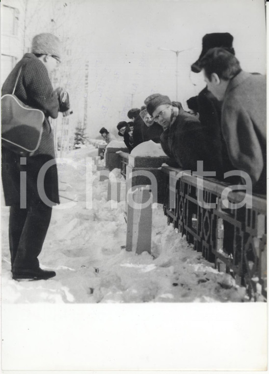 1967 MOSCA Propaganda anti URSS Folla di curiosi davanti all'ambasciata cinese 