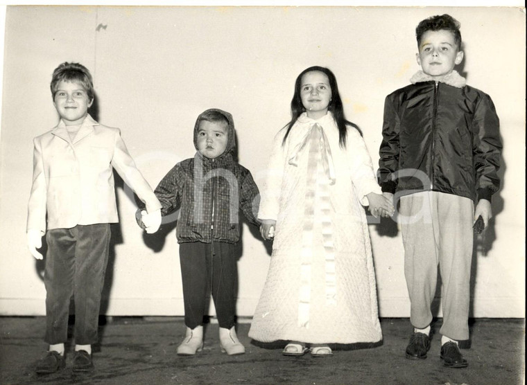 1961 PARIS Salon de l'Enfance - Présentation de mode enfantine - Photo 18x13 cm