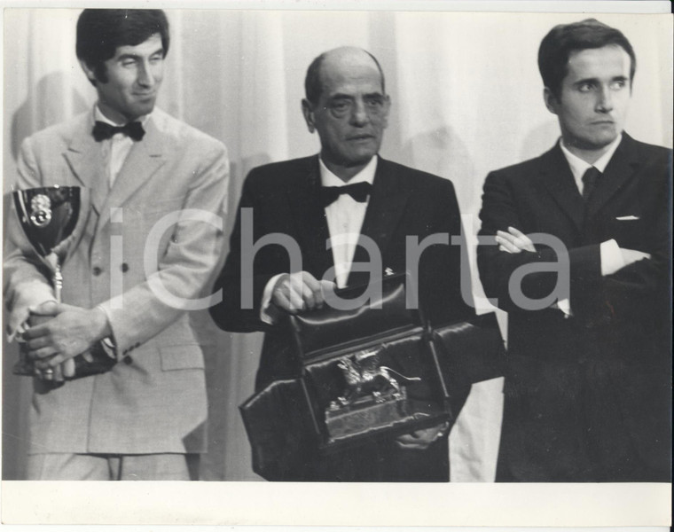 1967 VENEZIA Premiazione Mostra del Cinema - Luis BUÑUEL vince il Leone d'oro 