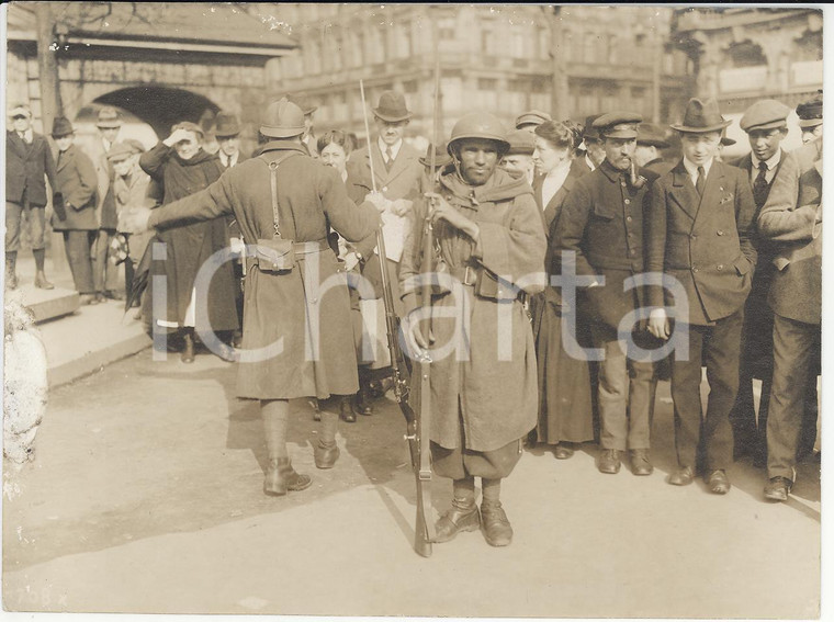 1920 FRANKFURT-AM-MAIN Moroccan troops in Schillerplatz **REAL PHOTO cm 16x12