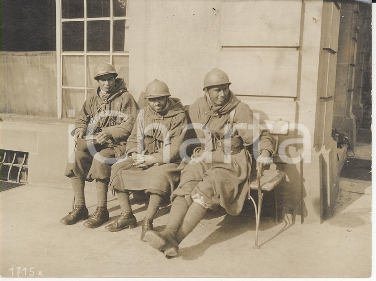 1920 FRANKFURT-AM-MAIN Occupation troops in rest - REAL PHOTO 16x12 cm