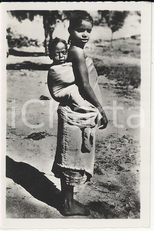 1935ca A.O.I. ETIOPIA Ritratto di bambina etiope con neonato *VERA FOTO cm 9X5,8