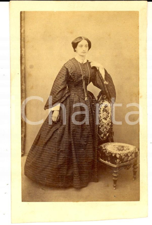 1870 ca ALESSANDRIA Ritratto di donna in abito scuro - Foto G. FERRARIS CDV