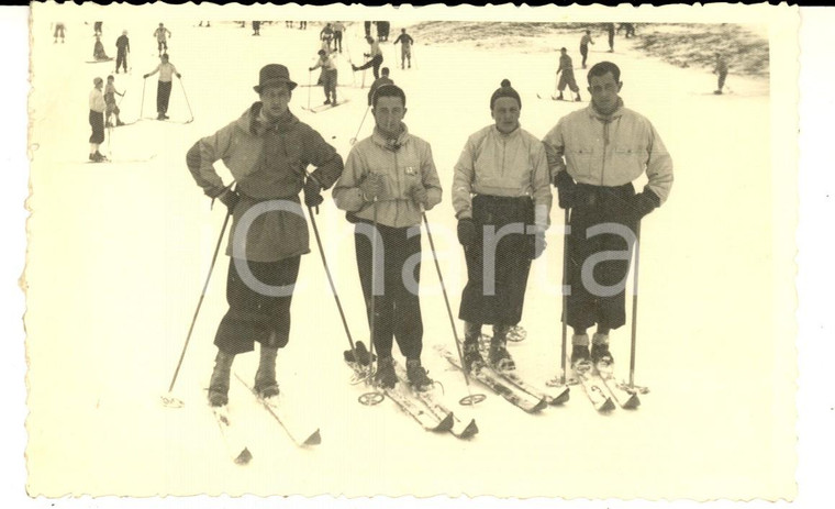 1938 MADESIMO (SO) Un gruppo di amici sugli sci - Foto cartolina VINTAGE