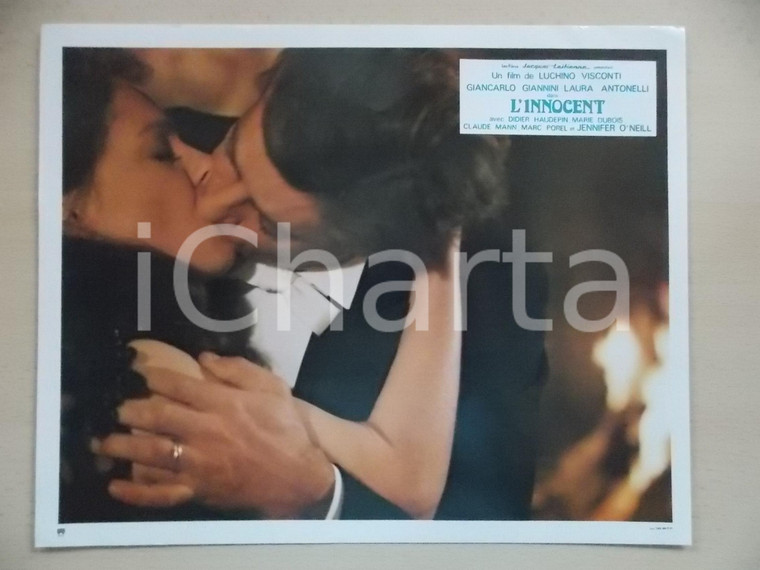 1976 L'INNOCENTE Laura ANTONELLI Giancarlo GIANNINI Bacio passionale *Lobby card