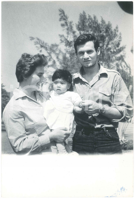 1975 ca CUIABÁ - BRAZIL Spedizione missionaria - Battesimo di un bambino - Foto