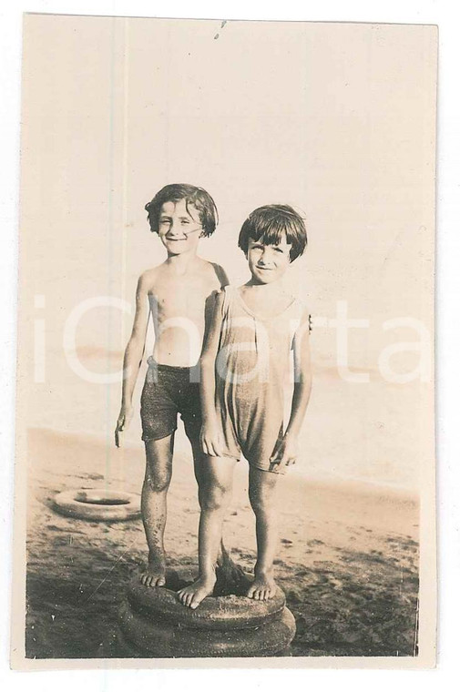 1929 VARAZZE (SV) Bambini in spiaggia - Ritratto - Fotografia 6x9 cm