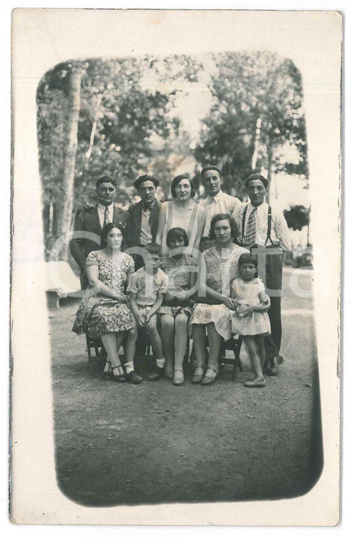 1935 ca MIRADOLO TERME (PV) Ritratto di famiglia in campagna - Foto 9x14 cm