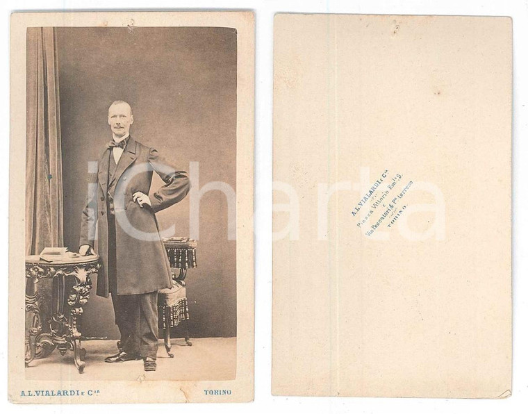 1875 ca TORINO Ritratto maschile al tavolino - Foto A. L. VIALARDI CDV