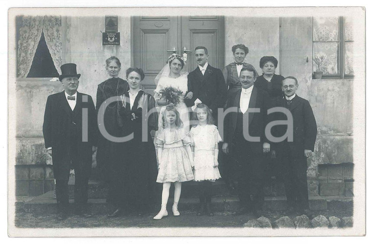 1917 PÖßNECK (D) Coppia di sposi con famiglia nel giorno del matrimonio *Foto