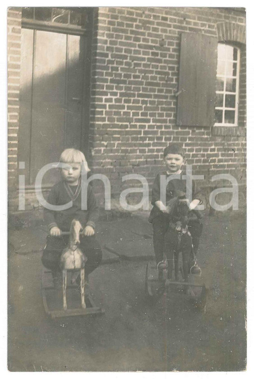 1925 ca GERMANIA Bambini sui loro cavalli a dondolo - Ritratto - Foto 9x14 cm