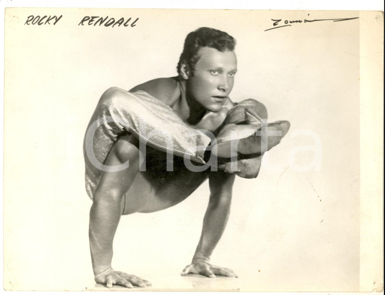 1970 ca CABARET Ritratto del contorsionista Rocky RENDALL - Foto 24x18 cm